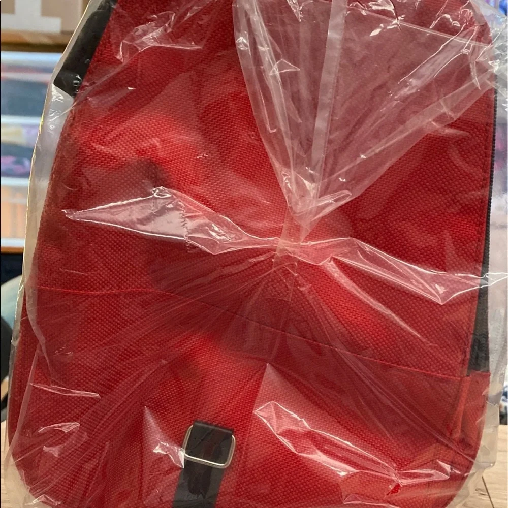 NWT Bertegolden Red Pet Carrier